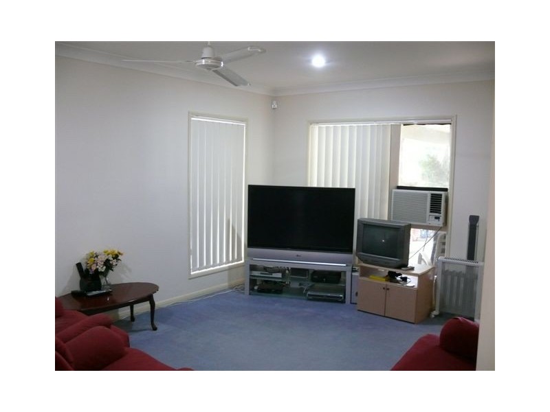 11 Davies Street, Pacific Pines QLD 4211