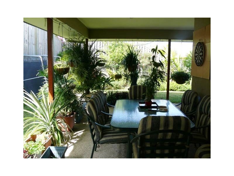 11 Davies Street, Pacific Pines QLD 4211