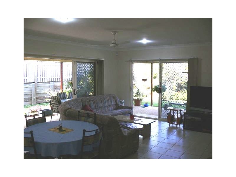 11 Davies Street, Pacific Pines QLD 4211