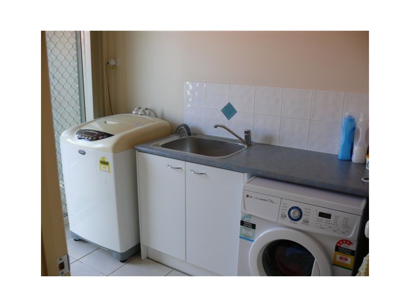 11 Davies Street, Pacific Pines QLD 4211