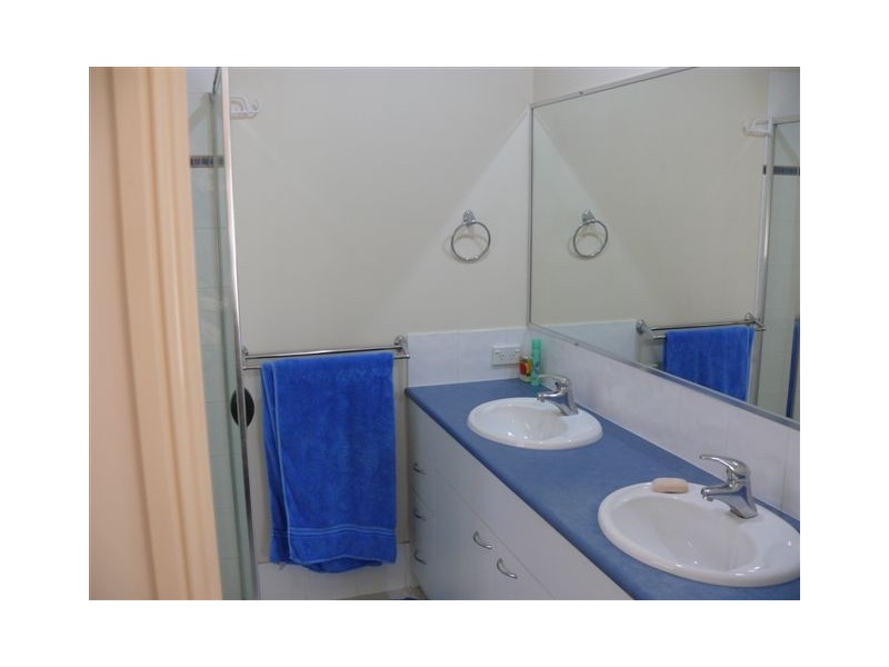 11 Davies Street, Pacific Pines QLD 4211