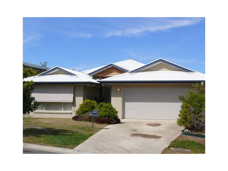 11 Davies Street, Pacific Pines QLD 4211