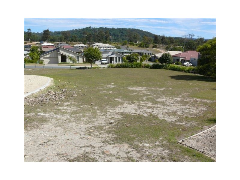 11 Davies Street, Pacific Pines QLD 4211