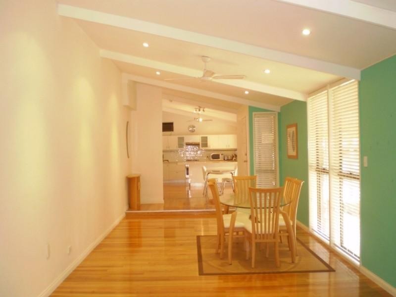 26 Dromana Crescent, Helensvale QLD 4212