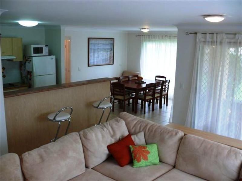 16 Hialeah Crescent, Helensvale QLD 4212