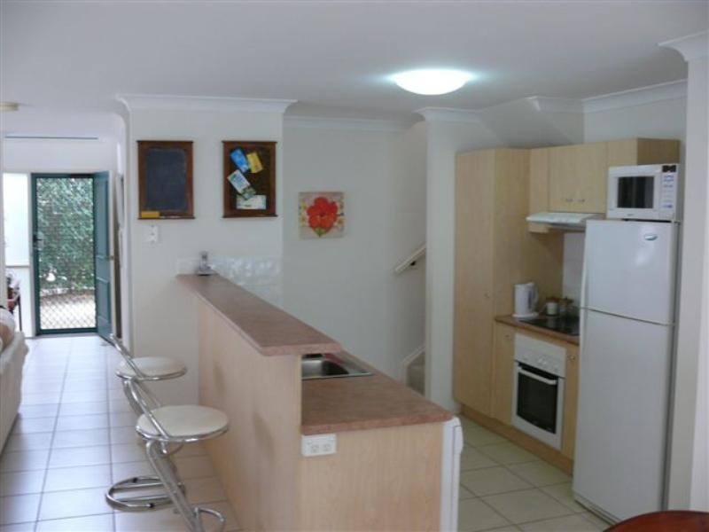 16 Hialeah Crescent, Helensvale QLD 4212