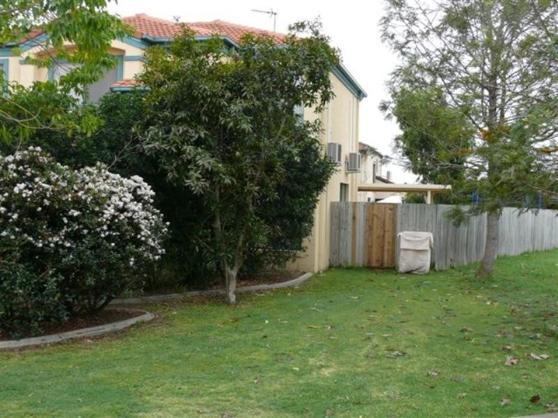 16 Hialeah Crescent, Helensvale QLD 4212