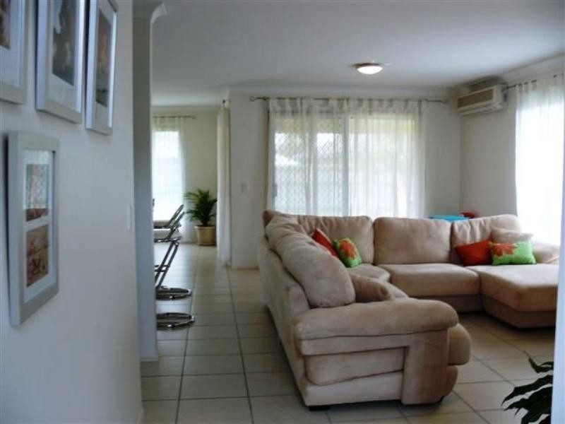 16 Hialeah Crescent, Helensvale QLD 4212