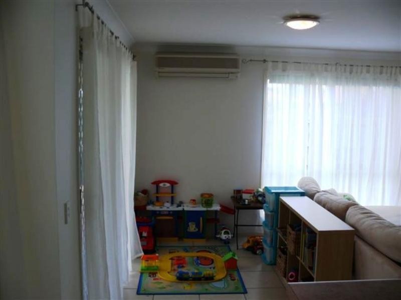 16 Hialeah Crescent, Helensvale QLD 4212