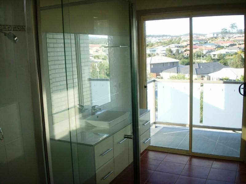 8 Angourie Crescent, Pacific Pines QLD 4211