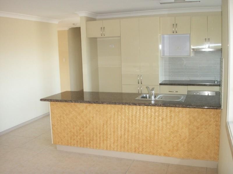 8 Angourie Crescent, Pacific Pines QLD 4211