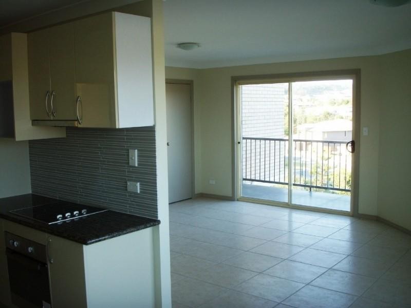 8 Angourie Crescent, Pacific Pines QLD 4211