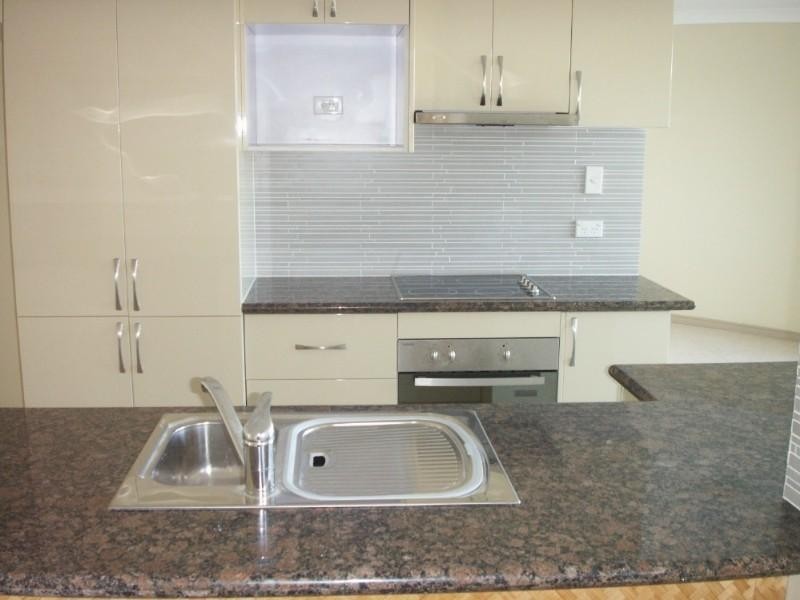 8 Angourie Crescent, Pacific Pines QLD 4211