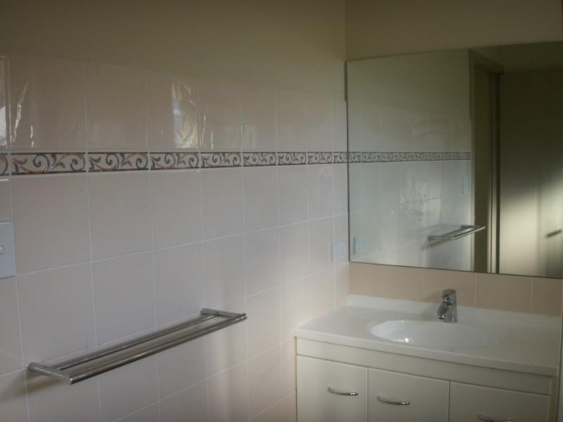 8 Angourie Crescent, Pacific Pines QLD 4211