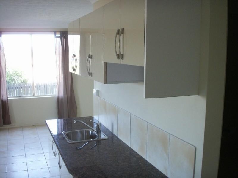 8 Angourie Crescent, Pacific Pines QLD 4211