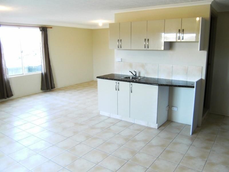 8 Angourie Crescent, Pacific Pines QLD 4211