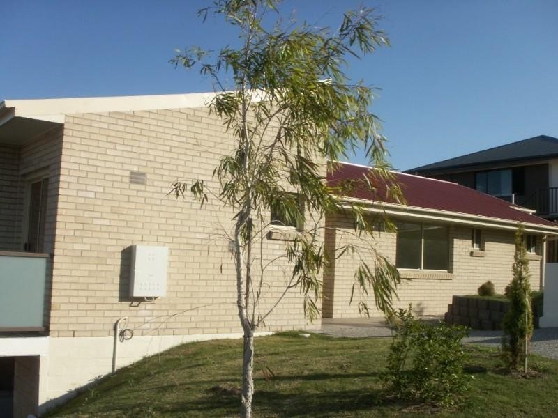 8 Angourie Crescent, Pacific Pines QLD 4211