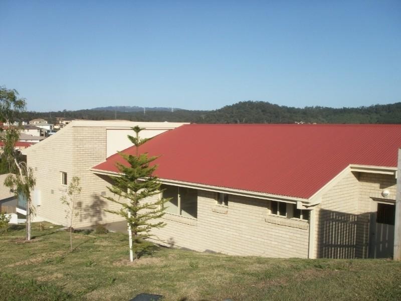 8 Angourie Crescent, Pacific Pines QLD 4211