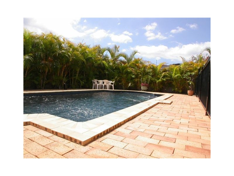 6 Rimatara Ri, Pacific Pines QLD 4211