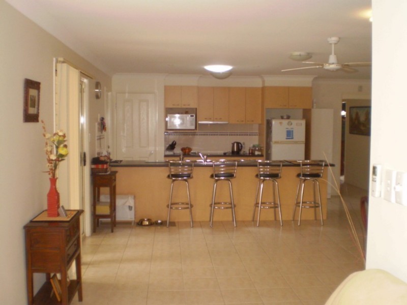 6 Rimatara Ri, Pacific Pines QLD 4211