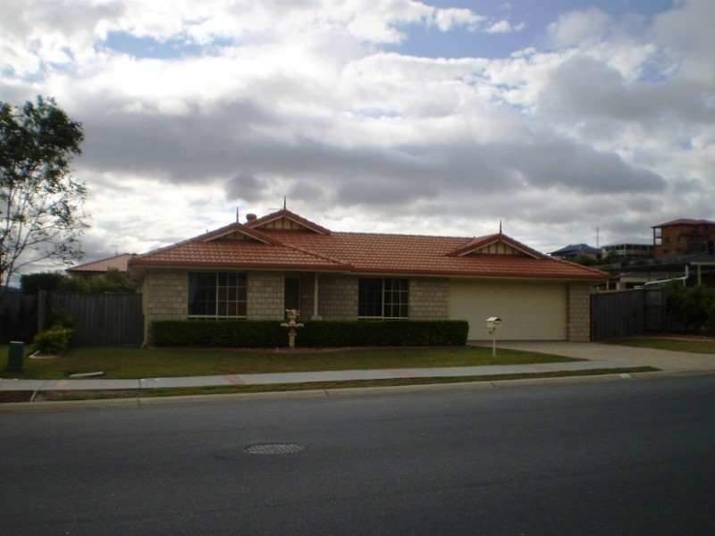 6 Rimatara Ri, Pacific Pines QLD 4211