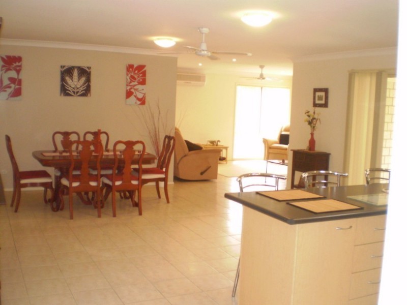 6 Rimatara Ri, Pacific Pines QLD 4211