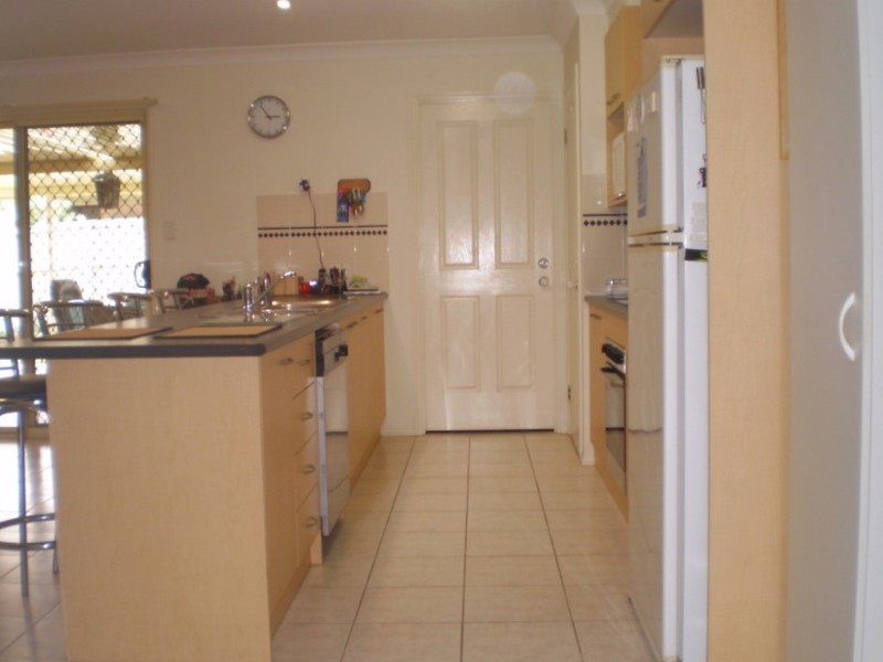 6 Rimatara Ri, Pacific Pines QLD 4211