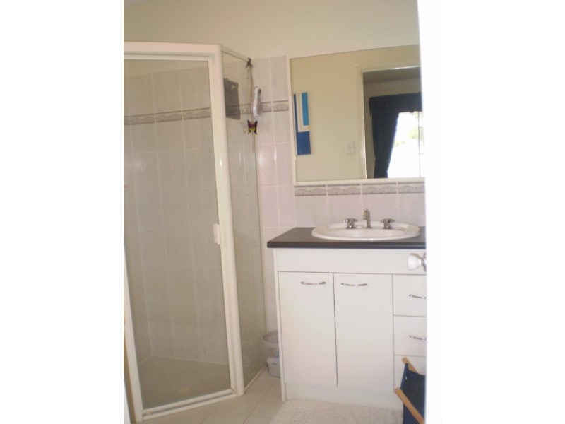 6 Rimatara Ri, Pacific Pines QLD 4211