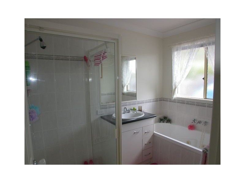 6 Rimatara Ri, Pacific Pines QLD 4211