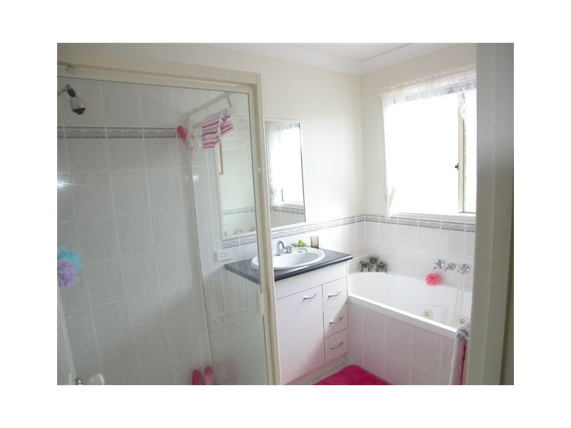 6 Rimatara Ri, Pacific Pines QLD 4211