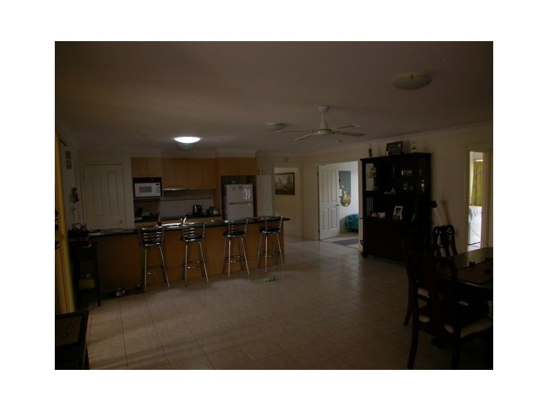 6 Rimatara Ri, Pacific Pines QLD 4211