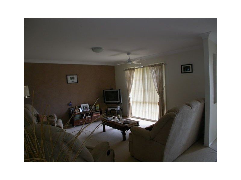 6 Rimatara Ri, Pacific Pines QLD 4211