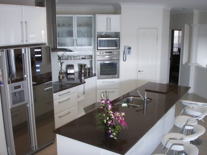 9 Pritchard Court, Pacific Pines QLD 4211