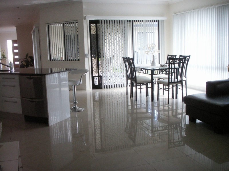 9 Pritchard Court, Pacific Pines QLD 4211