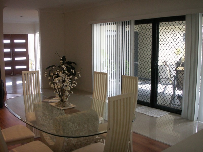 9 Pritchard Court, Pacific Pines QLD 4211