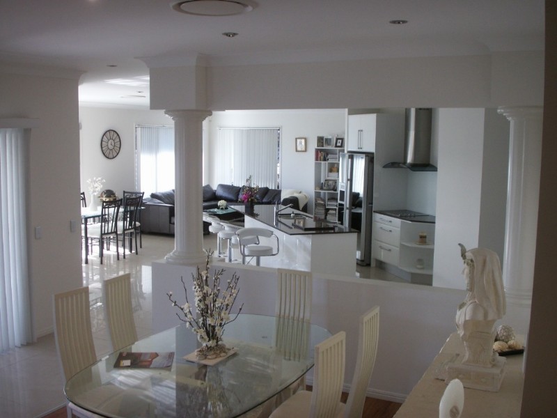 9 Pritchard Court, Pacific Pines QLD 4211