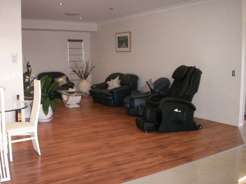 9 Pritchard Court, Pacific Pines QLD 4211