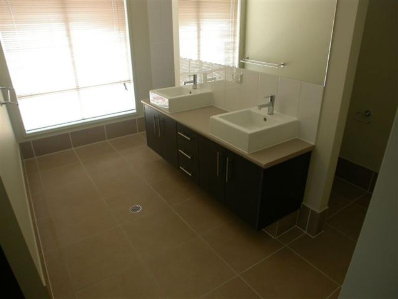 Pacific Pines QLD 4211