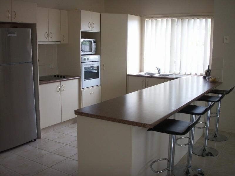 12 Rimatara Ri, Pacific Pines QLD 4211