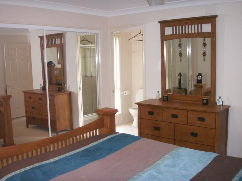 12 Rimatara Ri, Pacific Pines QLD 4211