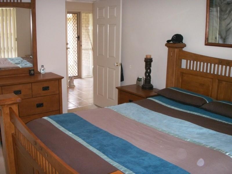 12 Rimatara Ri, Pacific Pines QLD 4211