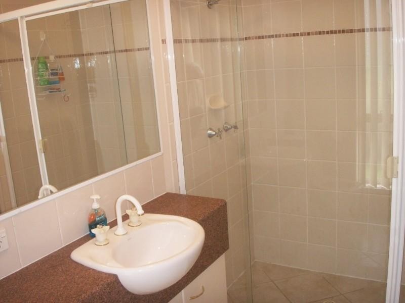 12 Rimatara Ri, Pacific Pines QLD 4211