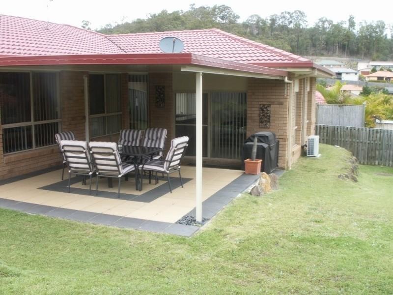 12 Rimatara Ri, Pacific Pines QLD 4211