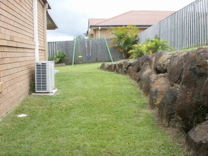 12 Rimatara Ri, Pacific Pines QLD 4211