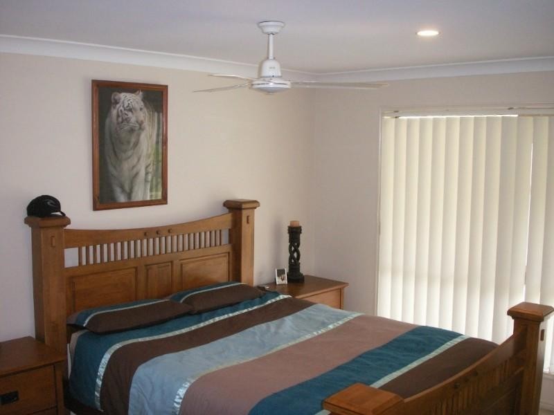 12 Rimatara Ri, Pacific Pines QLD 4211