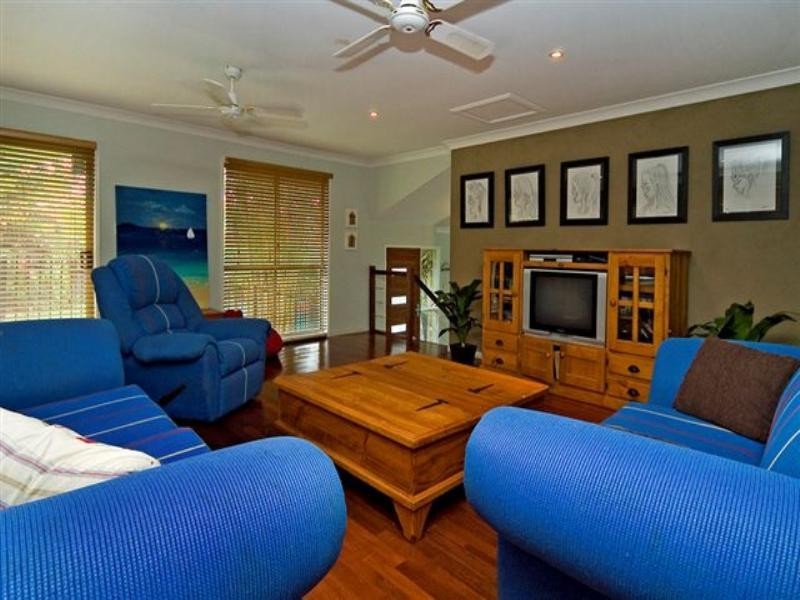 10 Phoenix Street, Pacific Pines QLD 4211