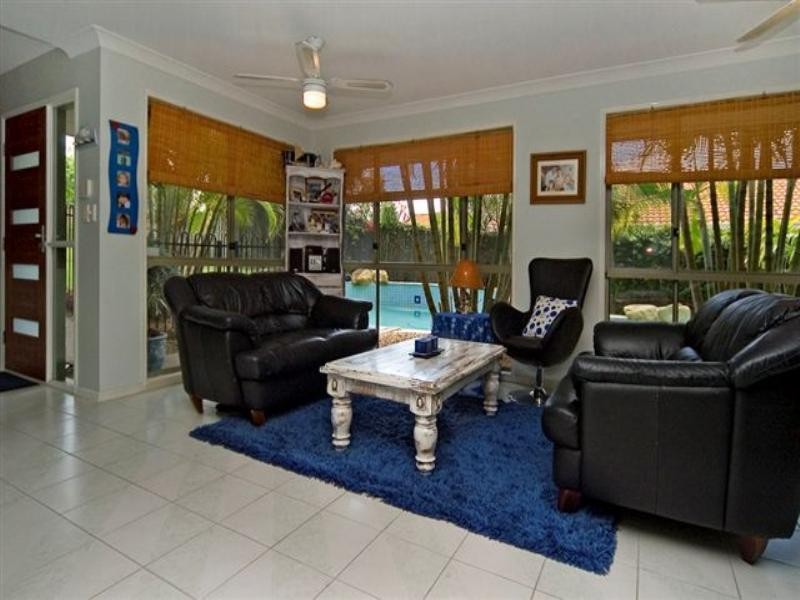 10 Phoenix Street, Pacific Pines QLD 4211