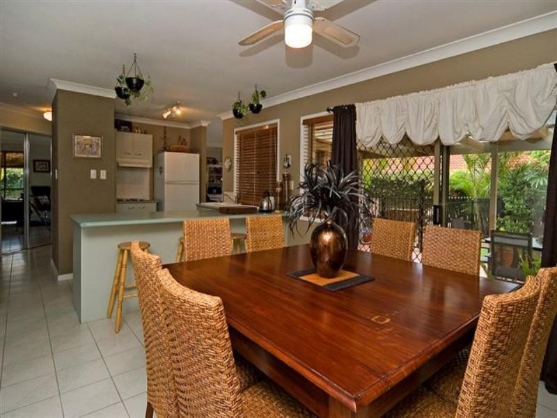10 Phoenix Street, Pacific Pines QLD 4211