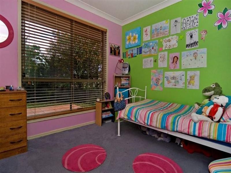 10 Phoenix Street, Pacific Pines QLD 4211