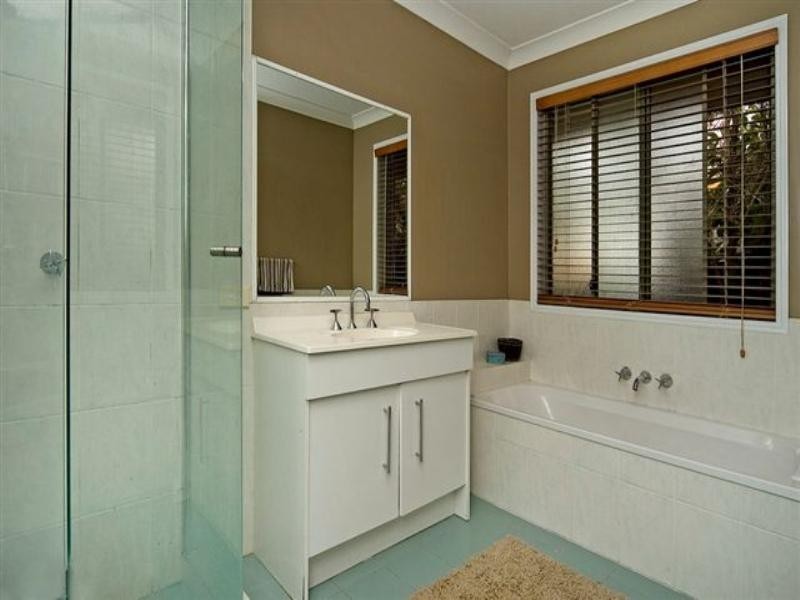 10 Phoenix Street, Pacific Pines QLD 4211